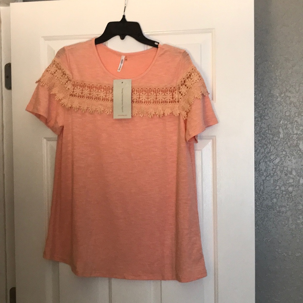 Coral shirt nwt size medium